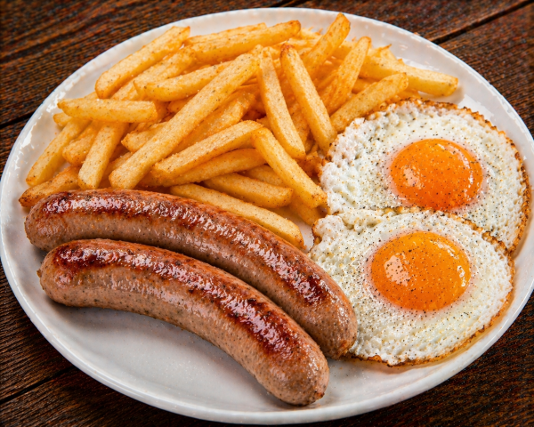 Plato Combinado de Longaniza con Huevos y Patatas Sagunto