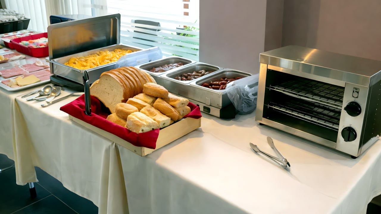 Dispensadores de cereales, fruta fresca y termos de café